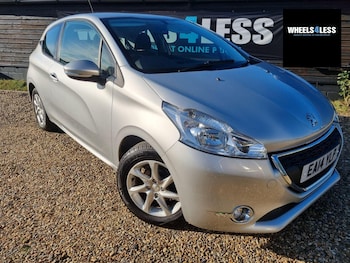 Used Peugeot 208 2014 for sale - 76384608: Photo
