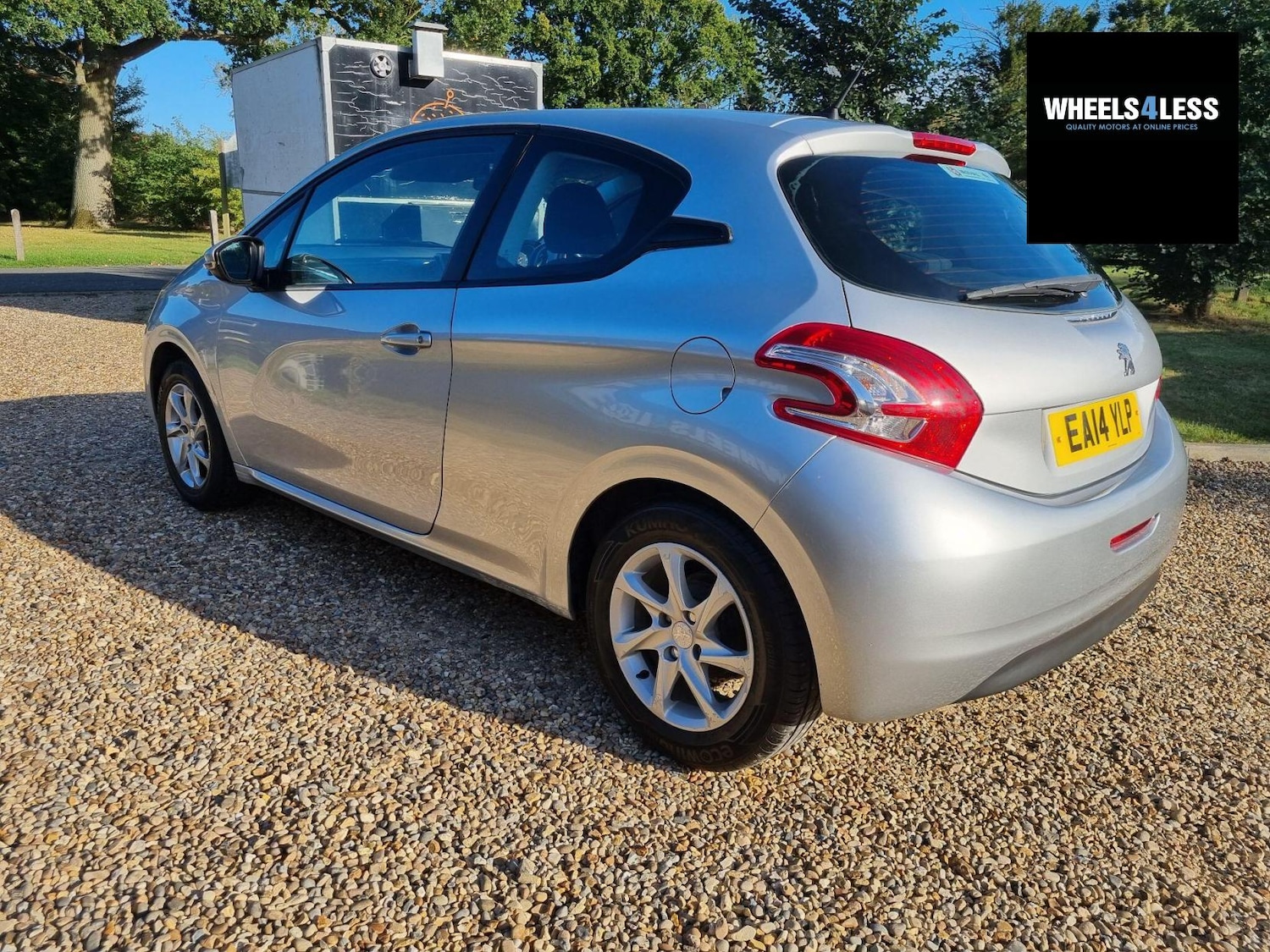 Used Peugeot 208 2014 for sale - 76384608: Photo 4