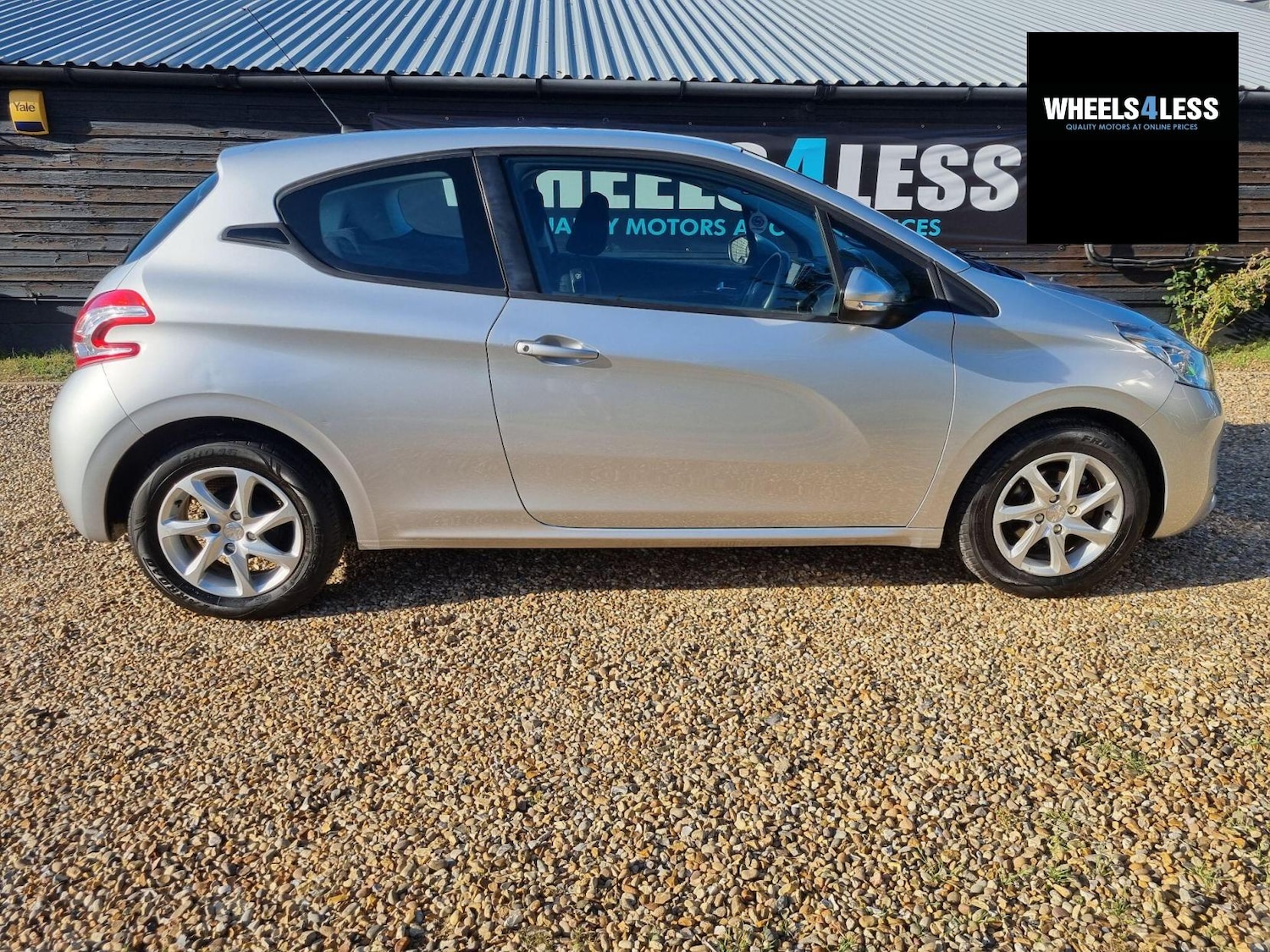 Used Peugeot 208 2014 for sale - 76384608: Photo 5