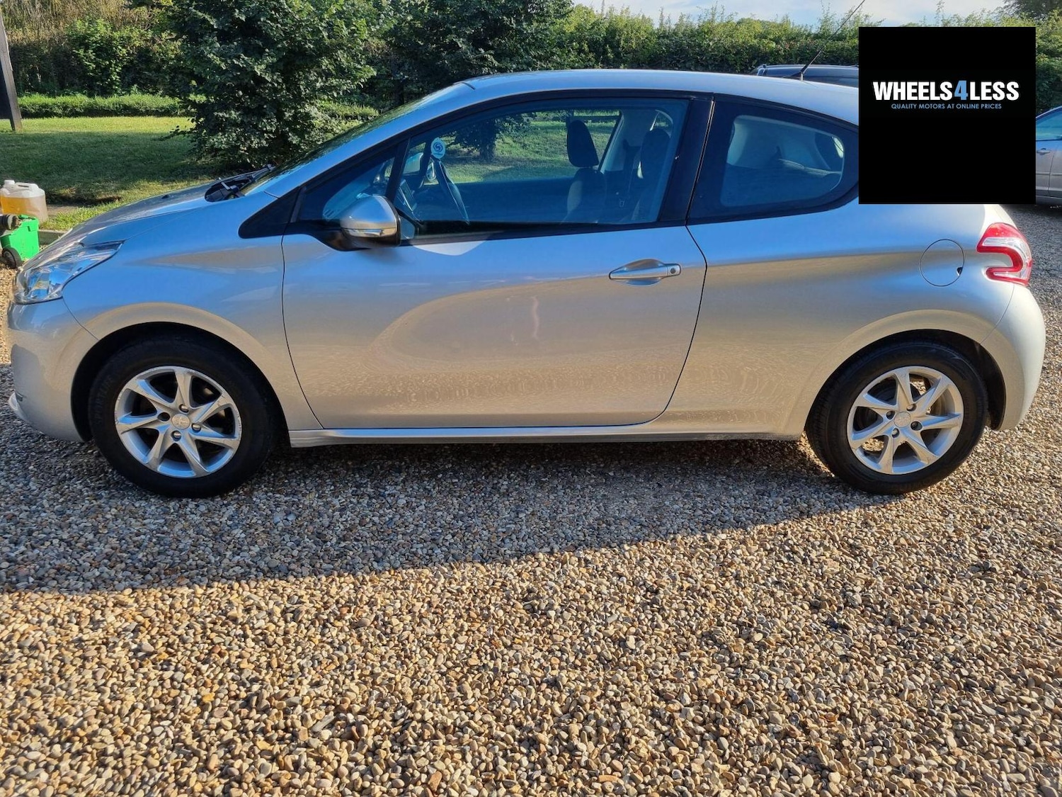 Used Peugeot 208 2014 for sale - 76384608: Photo 6