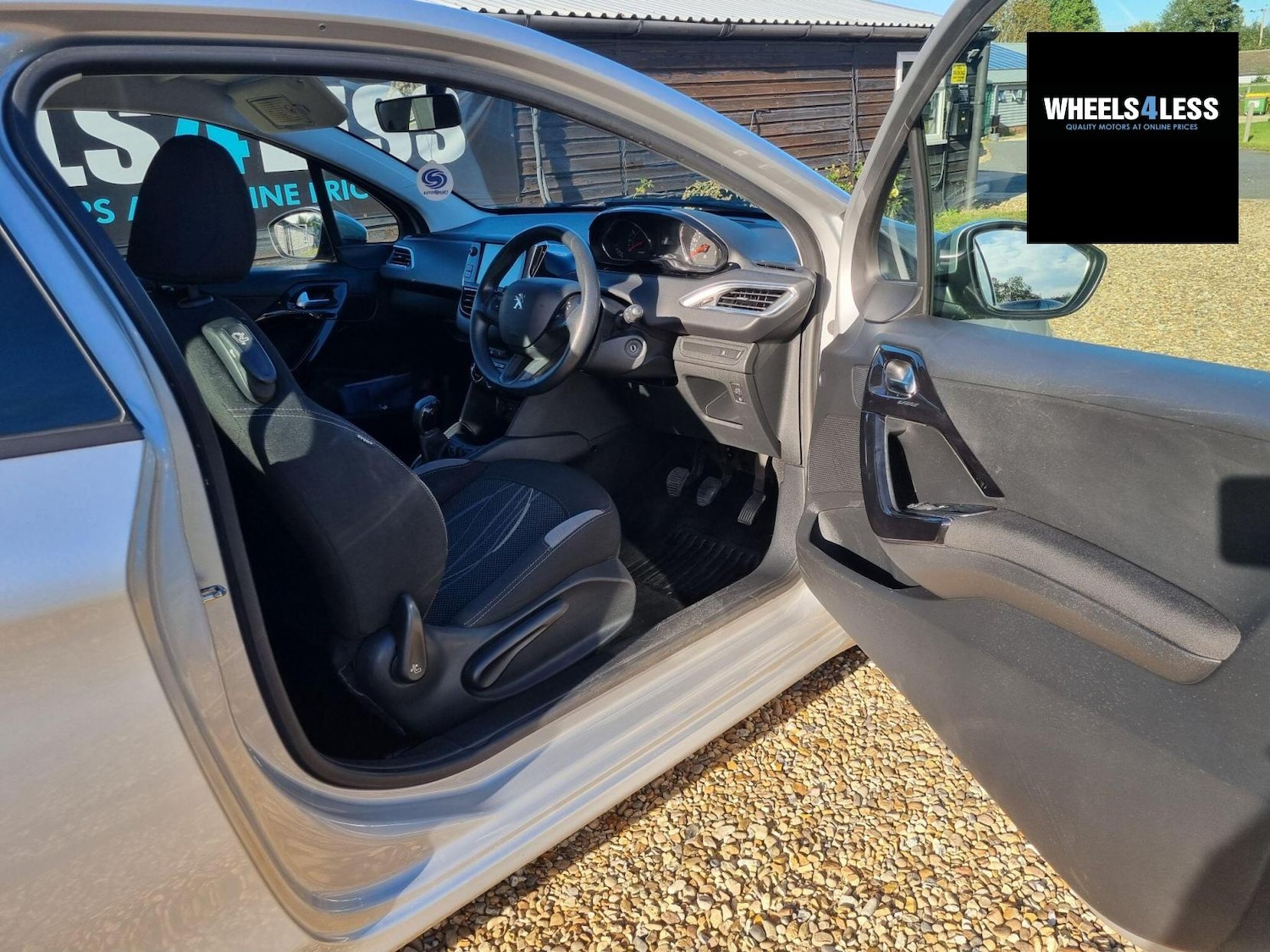 Used Peugeot 208 2014 for sale - 76384608: Photo 9