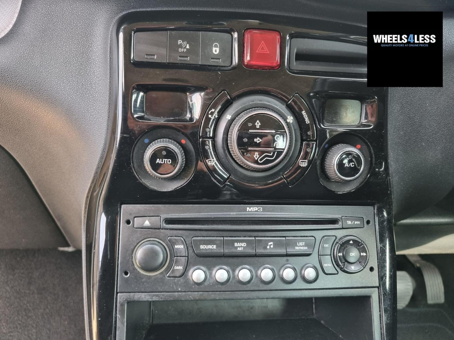 Used Citroen C3 Picasso 2010 for sale - 76384597: Photo 35