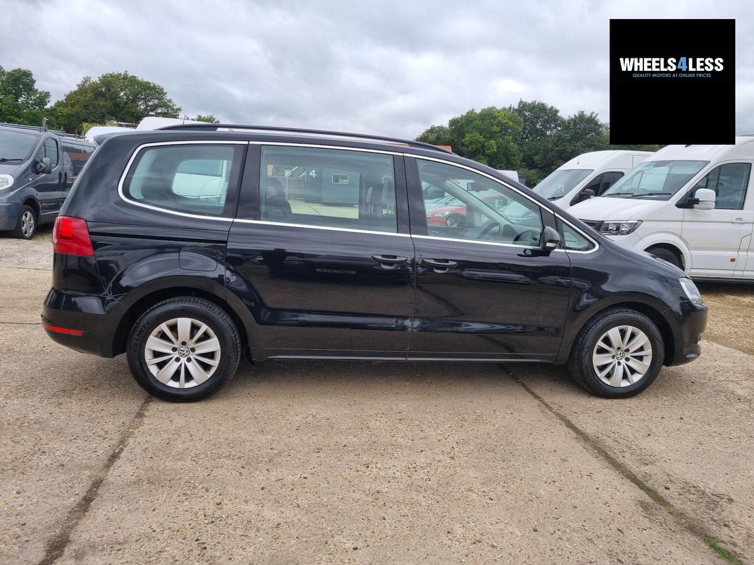 Used Volkswagen Sharan 2013 for sale - 76384619: Photo 3