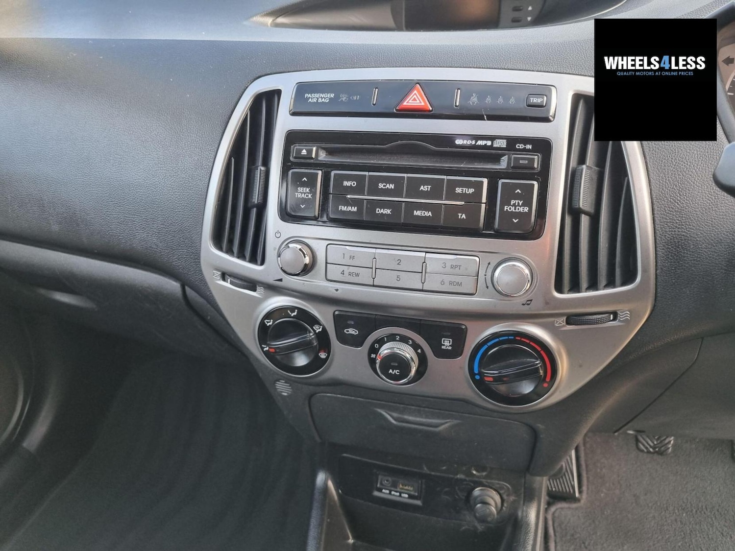 Used Hyundai i20 2014 for sale - 76384639: Photo 15