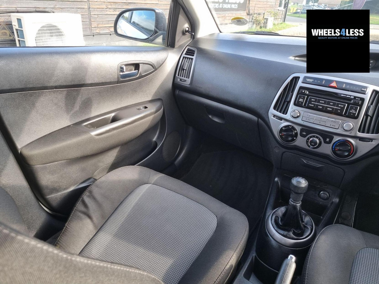 Used Hyundai i20 2014 for sale - 76384639: Photo 20