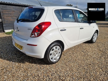 Used Hyundai i20 2014 for sale - 76384639: Photo