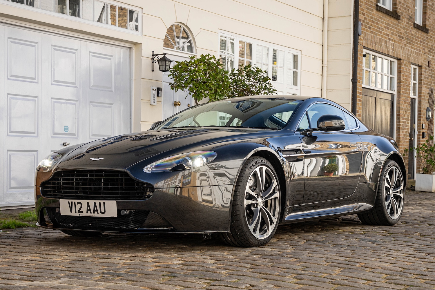 Used Aston Martin Vantage 2013 for sale - 78057169: Photo 1