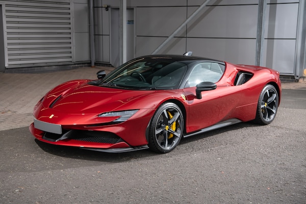 Used Ferrari SF90 Stradale for sale - 76263450: Photo 1