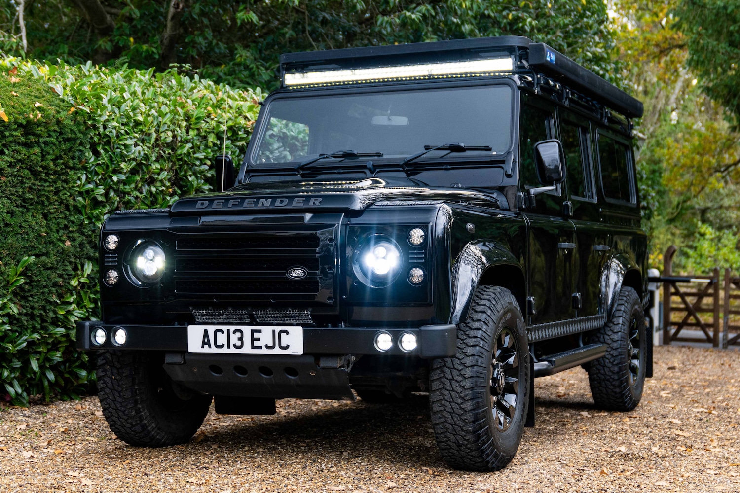 Used Land Rover Defender 110 for sale - 76527399: Photo 1