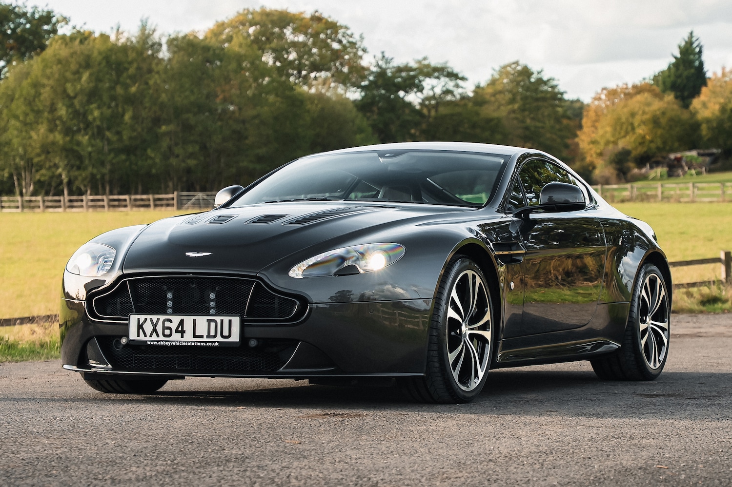 Used Aston Martin Vantage 2014 for sale - 76461661: Photo 1