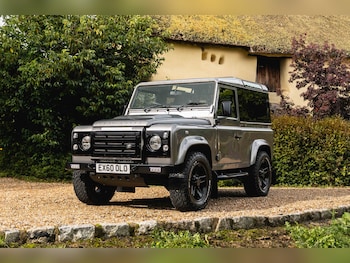 Land Rover - Defender 90