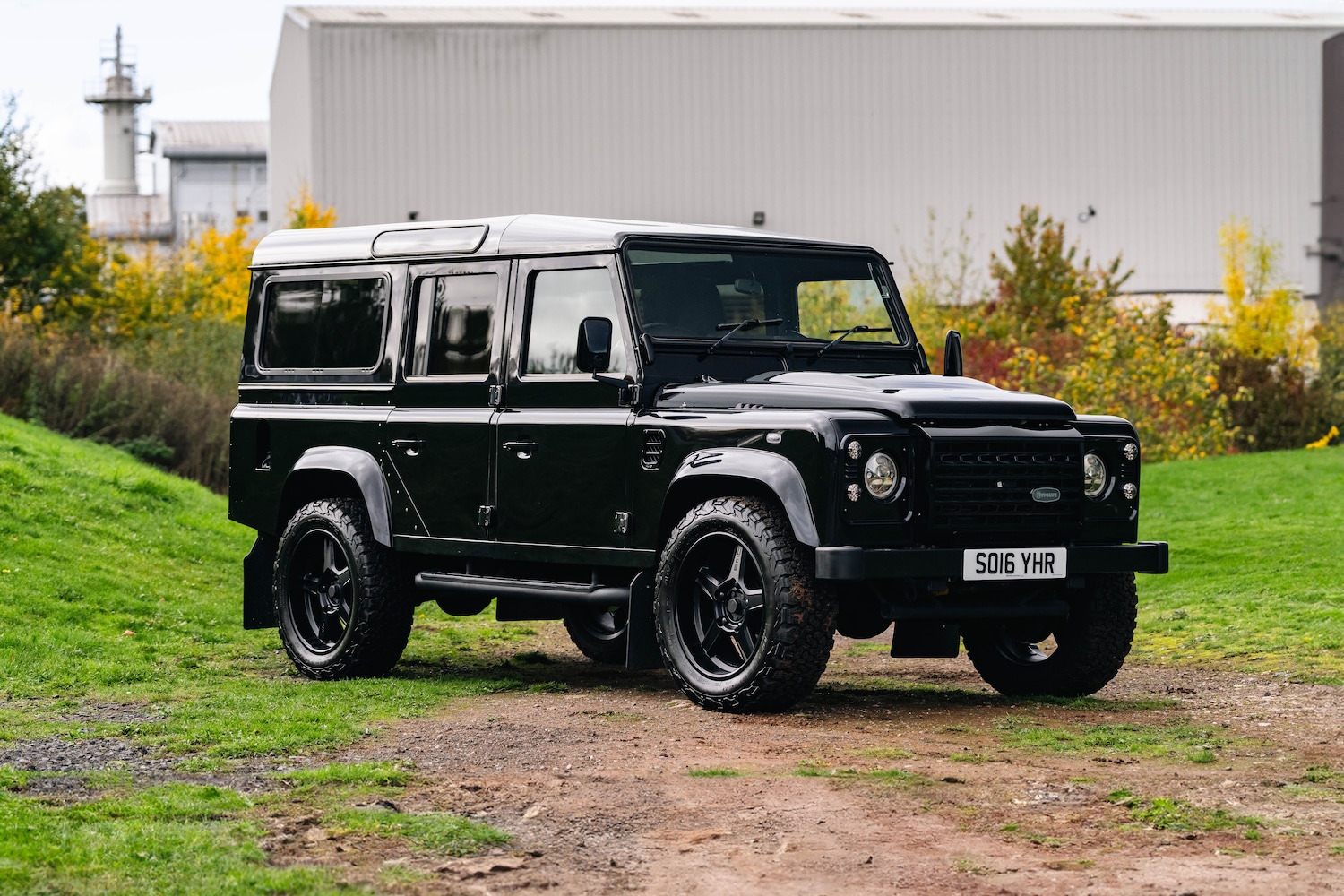 Used Land Rover Defender 110 for sale - 76418429: Photo 1