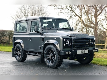 Used Land Rover Defender 2021 for sale - 76957279: Photo