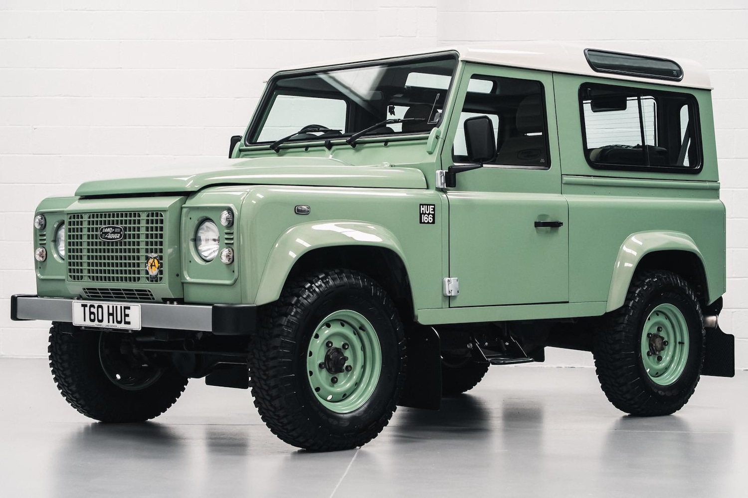 Used Land Rover Defender 2015 for sale - 77954144: Photo 1