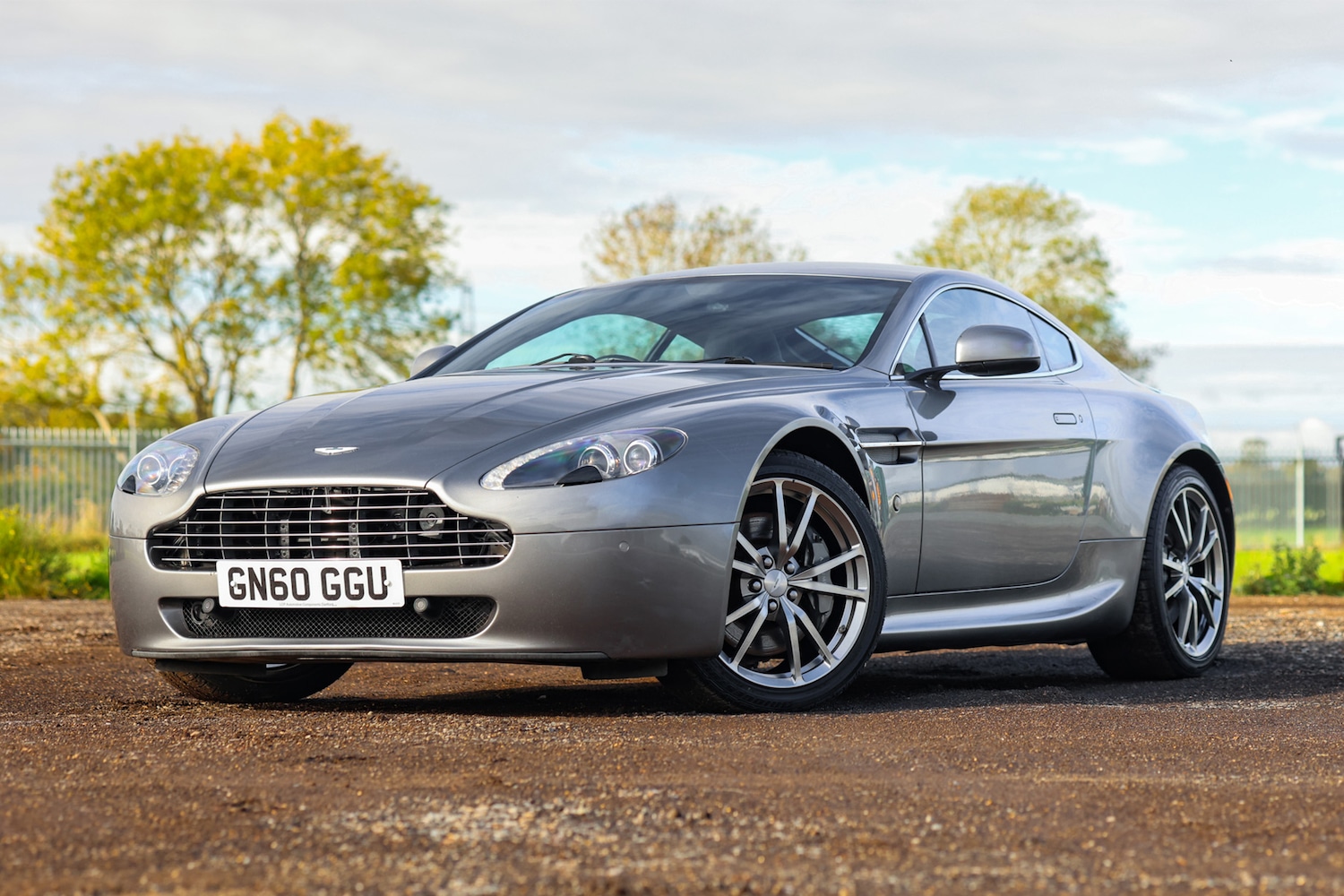 Used Aston Martin Vantage 2010 for sale - 76387414: Photo 1