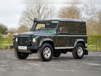 Land Rover Defender feature image
