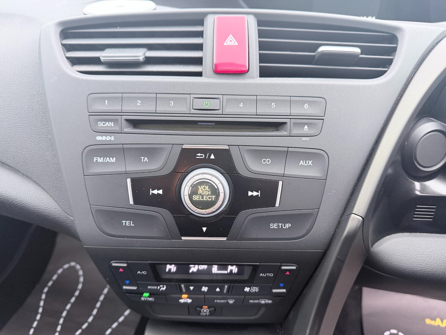 Used Honda Civic 2012 for sale - 77404777: Photo 32