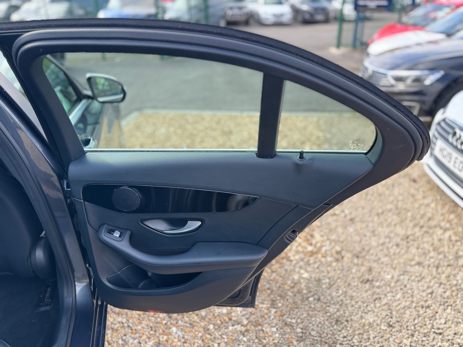 Used Mercedes-Benz C-Class 2015 for sale - 76159648: Photo 32