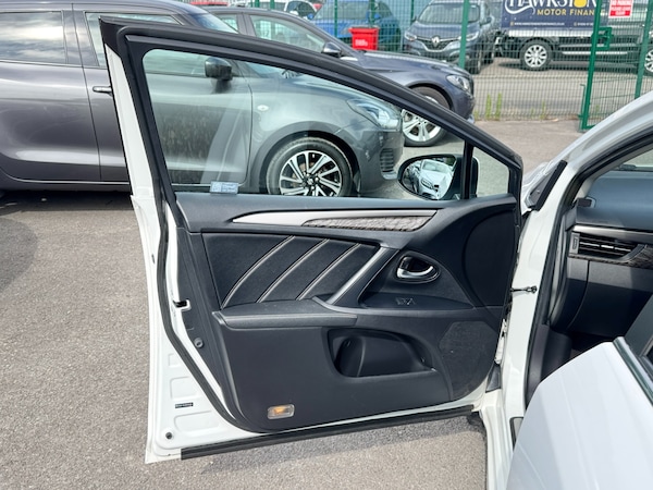 Used Toyota Avensis 2015 for sale - 76304448: Photo 28