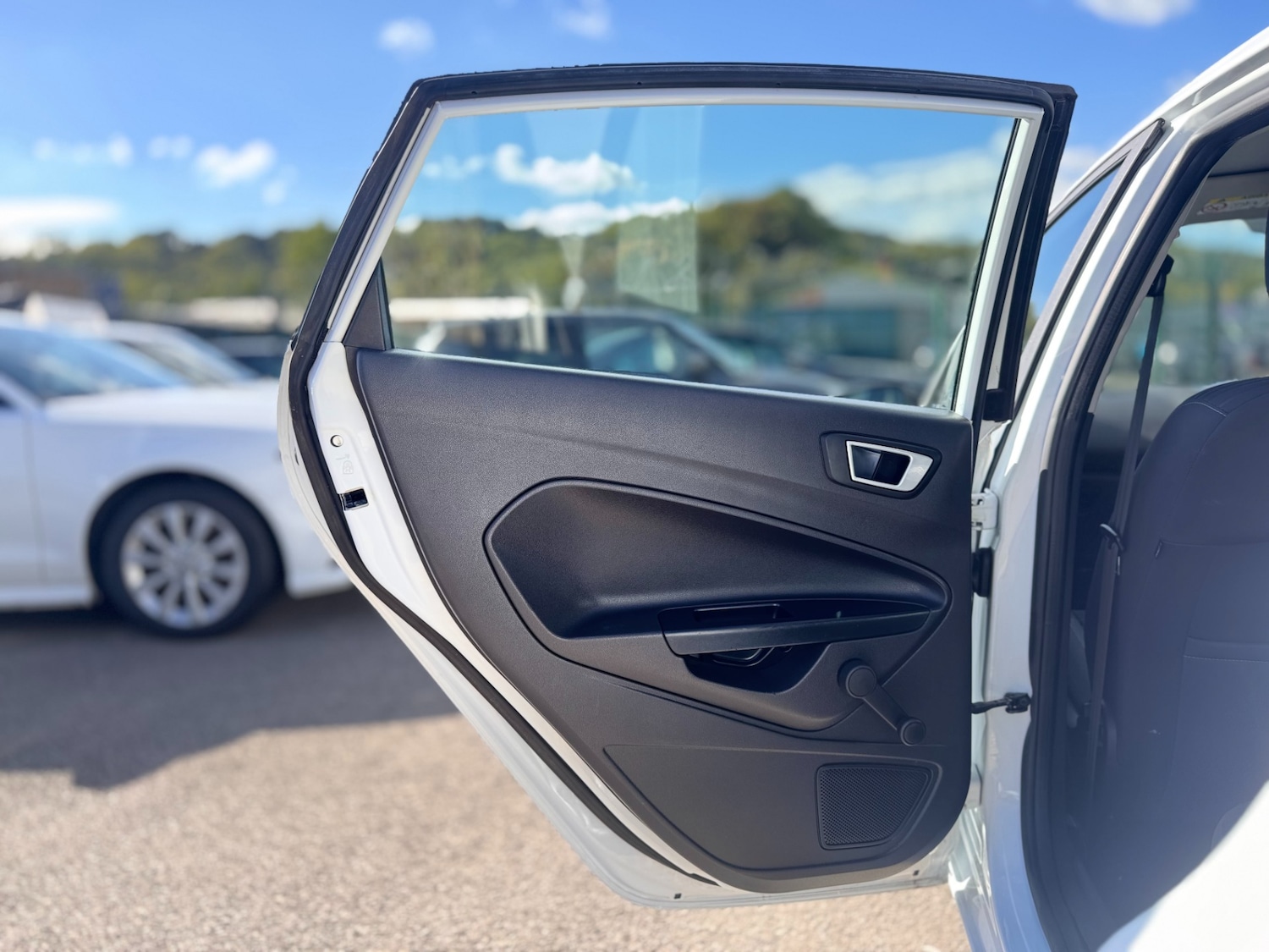 Used Ford Fiesta 2014 for sale - 76422131: Photo 40