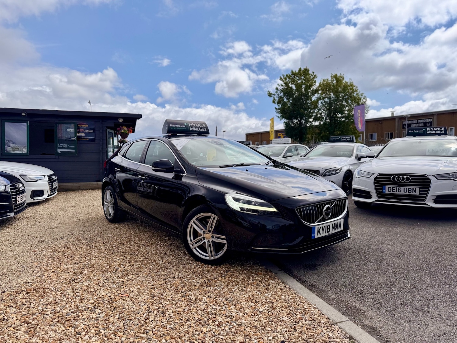 Used Volvo V40 2018 for sale - 76932337: Photo 1