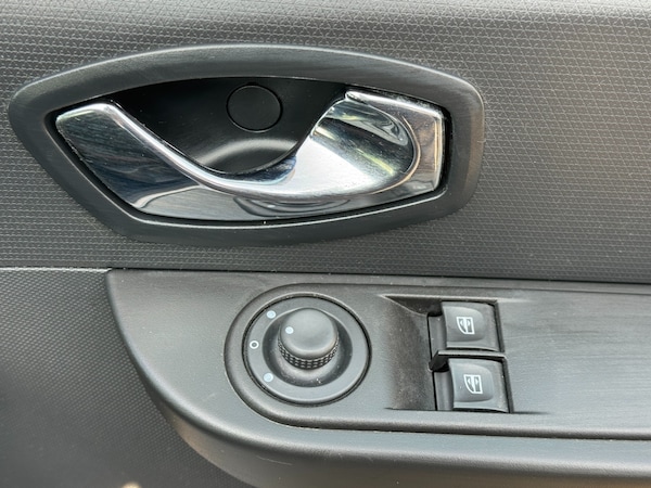 Used Renault Clio 2014 for sale - 76319940: Photo 24