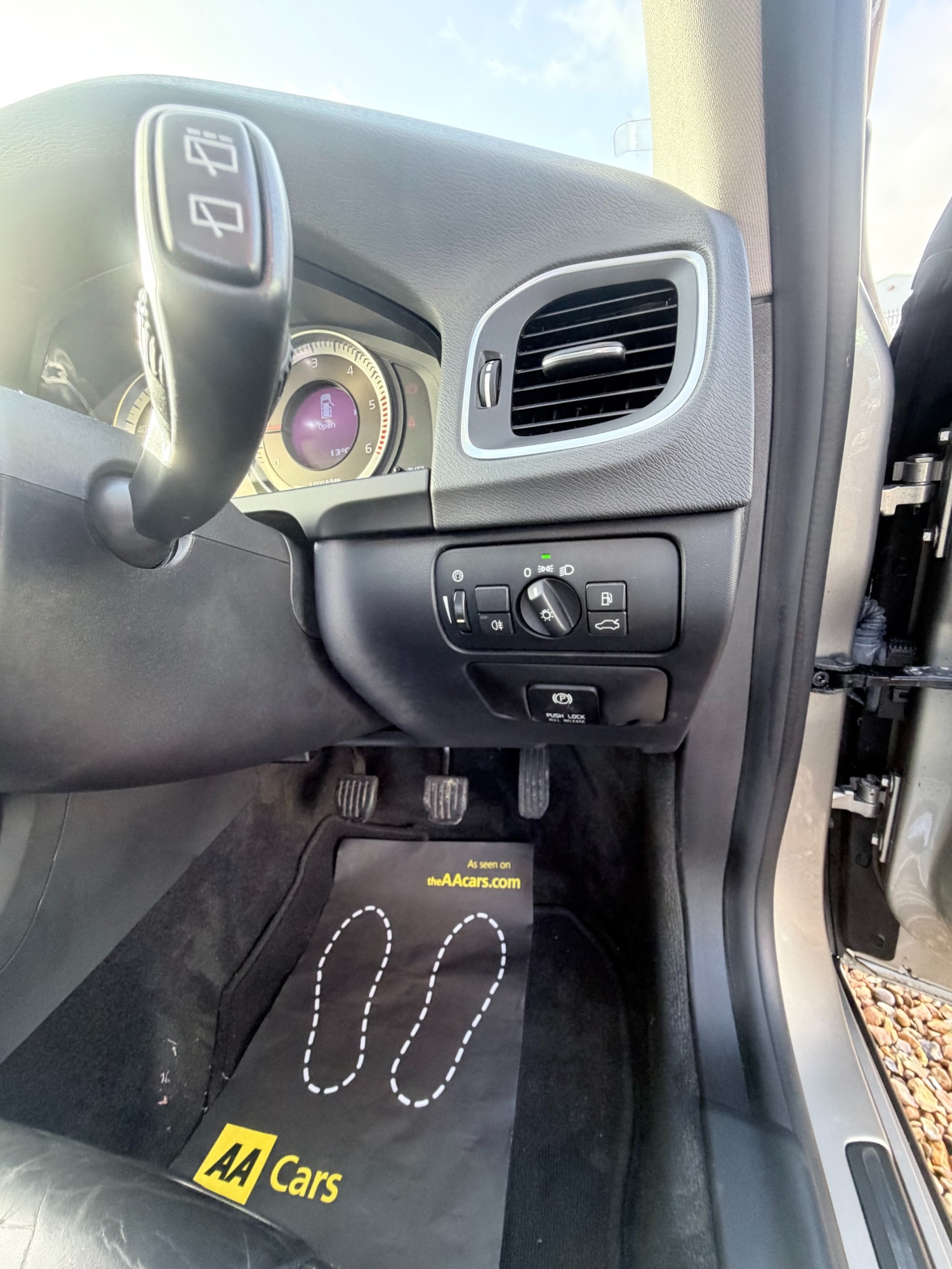 Used Volvo V60 2012 for sale - 77984962: Photo 25