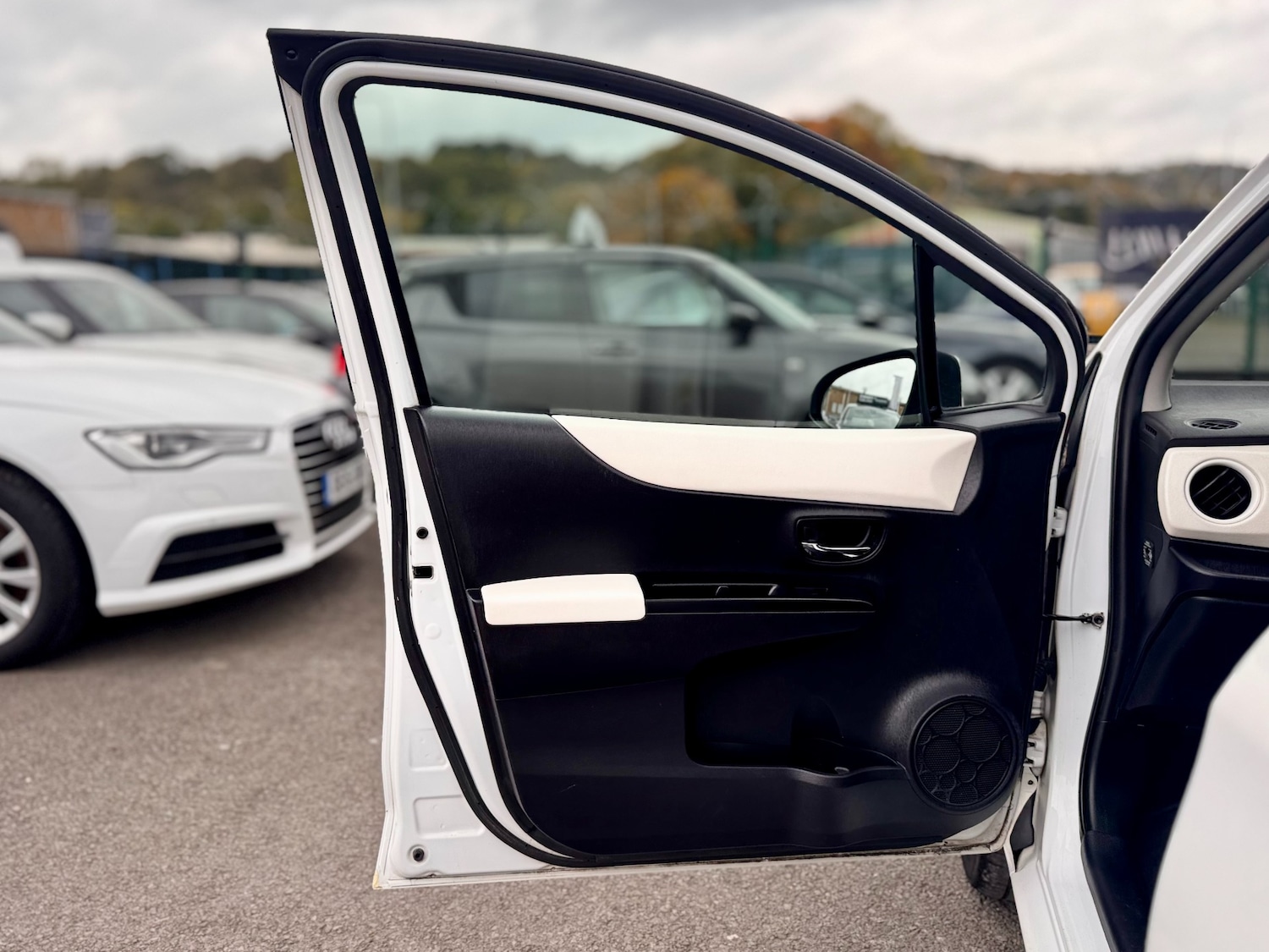 Used Toyota Yaris 2013 for sale - 76831290: Photo 42