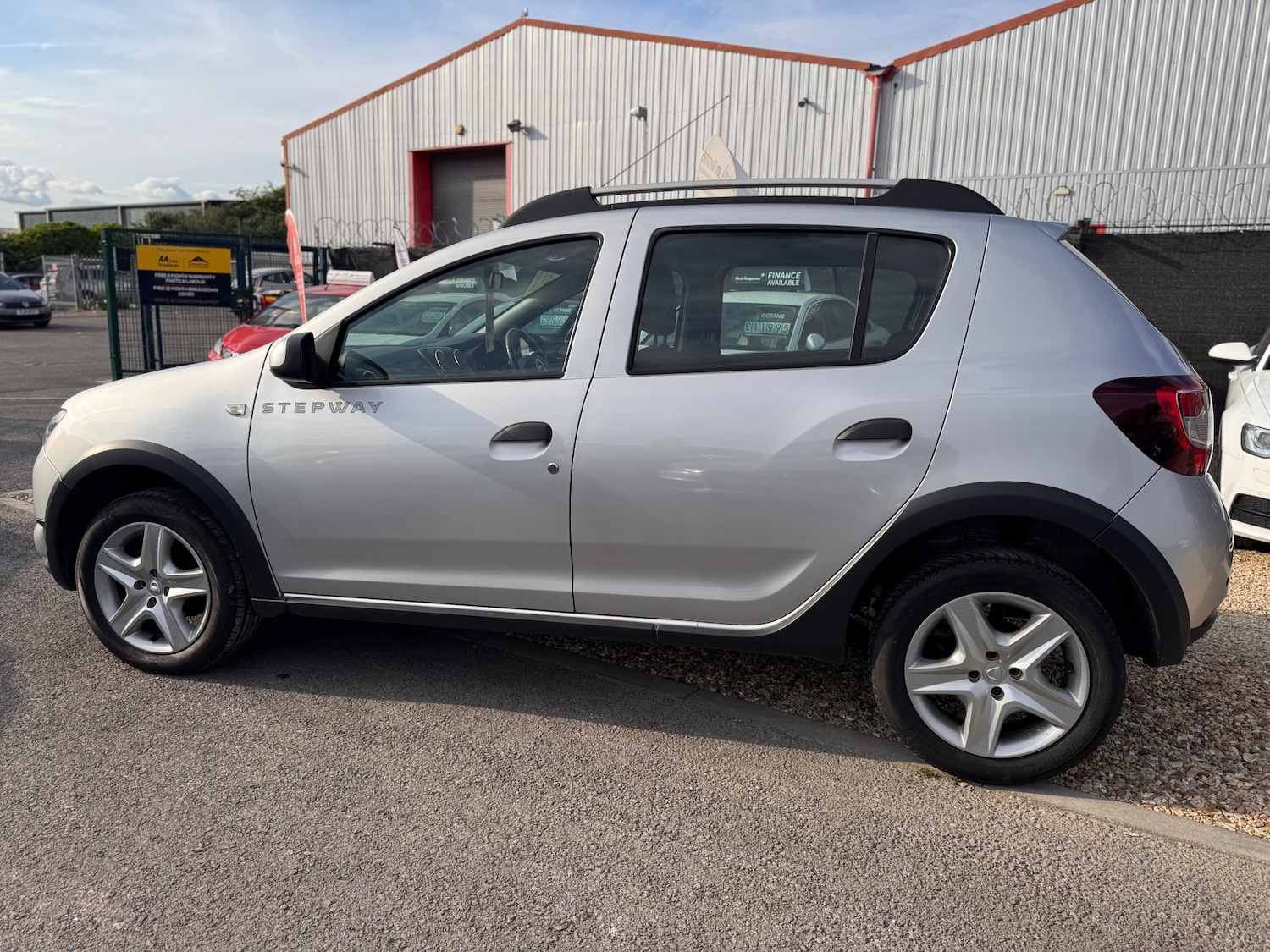 Used Dacia Sandero Stepway 2015 for sale - 76102614: Photo 14