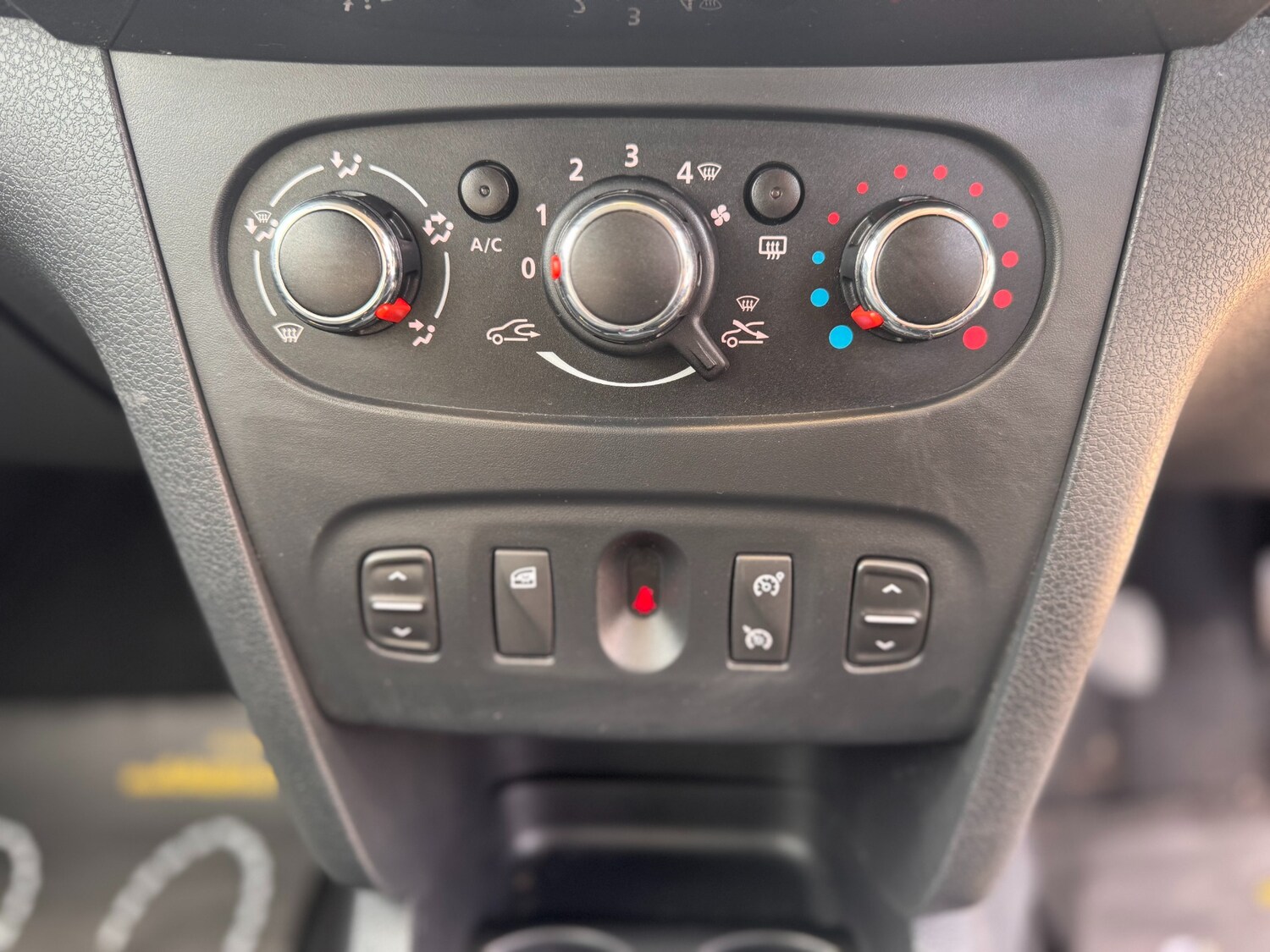 Used Dacia Sandero Stepway 2015 for sale - 76102614: Photo 31