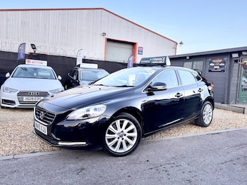 Used Volvo V40 2015 for sale - 76763249: Photo