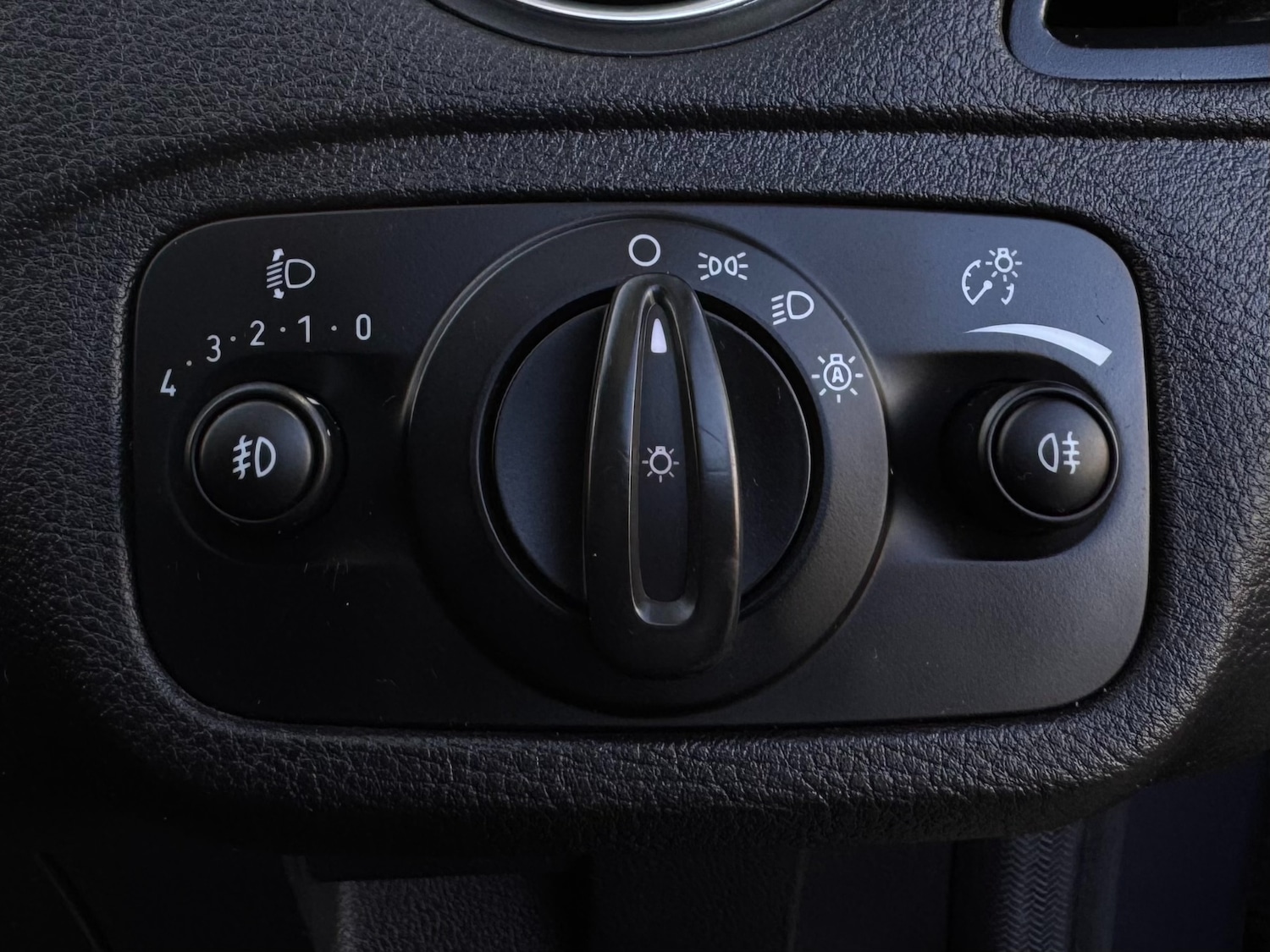 Used Ford S-Max 2015 for sale - 76947635: Photo 27