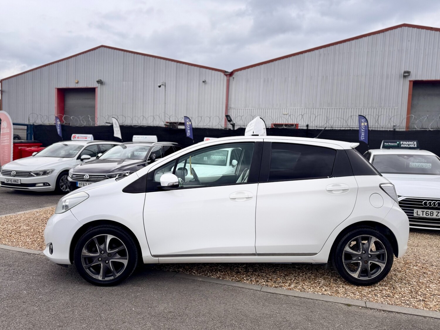 Used Toyota Yaris 2013 for sale - 77688644: Photo 16