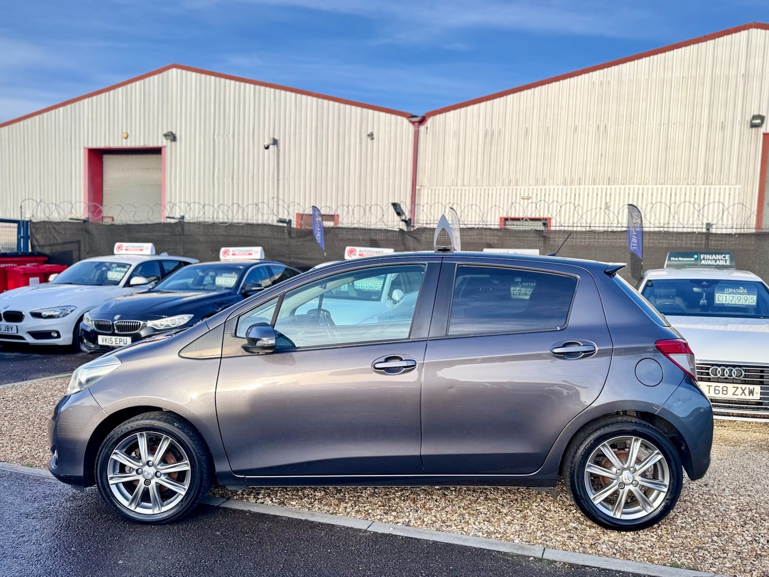 Used Toyota Yaris 2012 for sale - 77324416: Photo 16