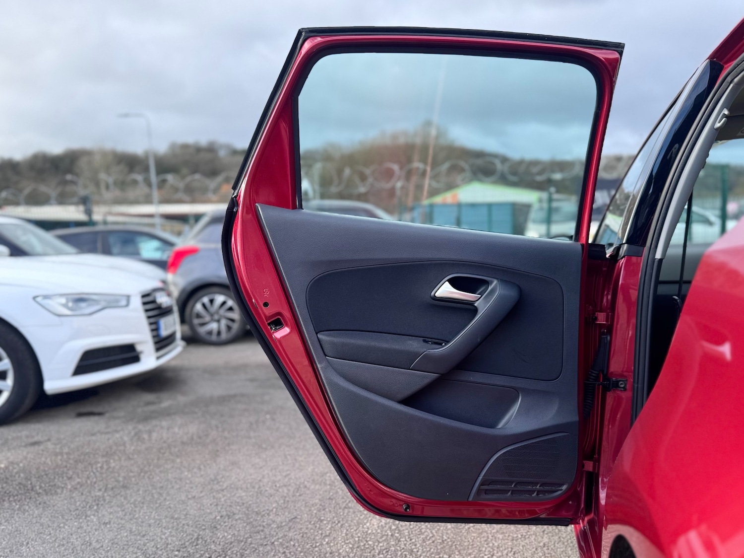 Used Volkswagen Polo 2015 for sale - 77297833: Photo 39