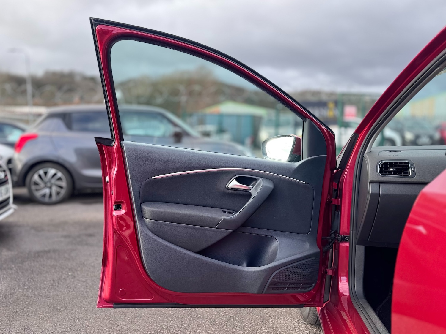 Used Volkswagen Polo 2015 for sale - 77297833: Photo 41