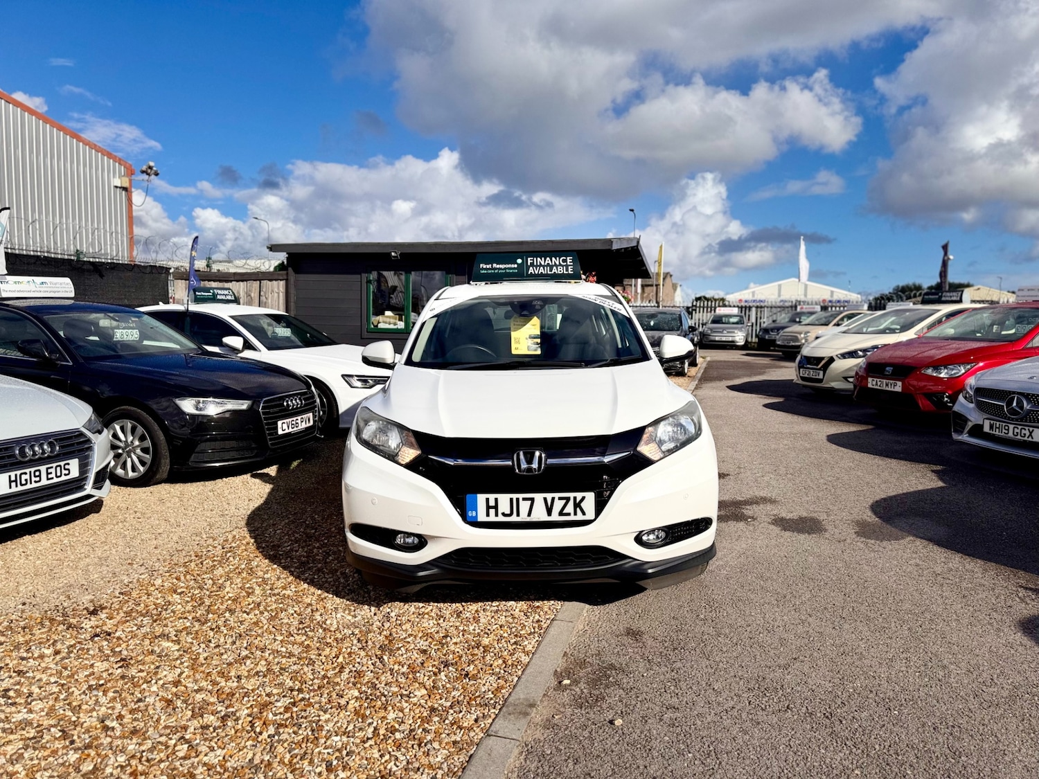 Used Honda HR-V 2017 for sale - 76160740: Photo 2