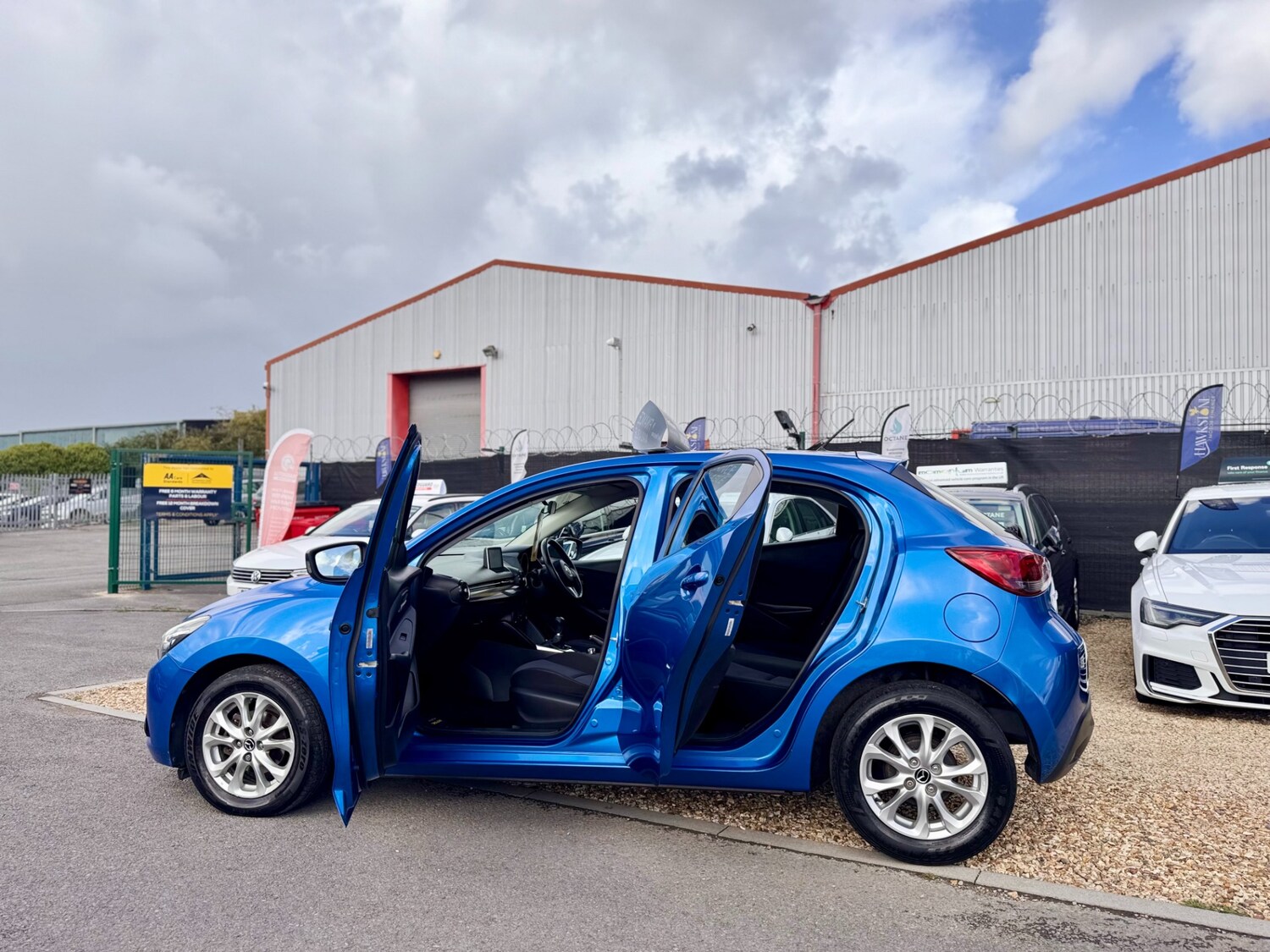 Used Mazda Mazda2 2015 for sale - 77640214: Photo 44
