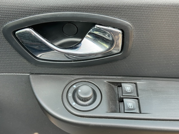 Used Renault Clio 2014 for sale - 76302571: Photo 24
