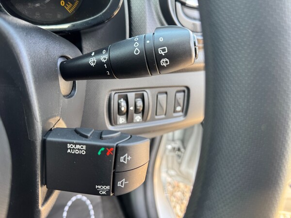 Used Renault Clio 2014 for sale - 76302571: Photo 29