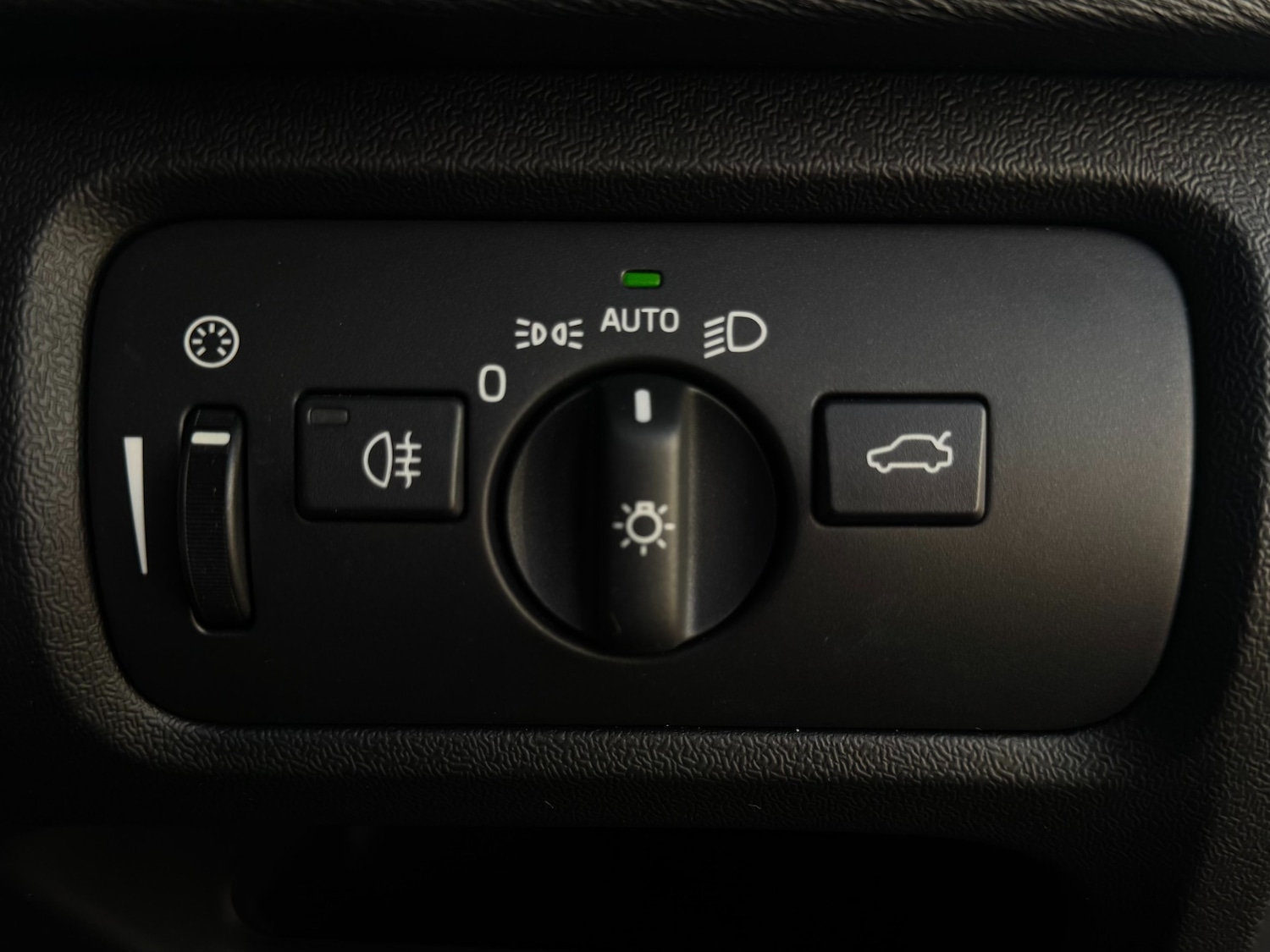 Used Volvo V40 2014 for sale - 78083843: Photo 27