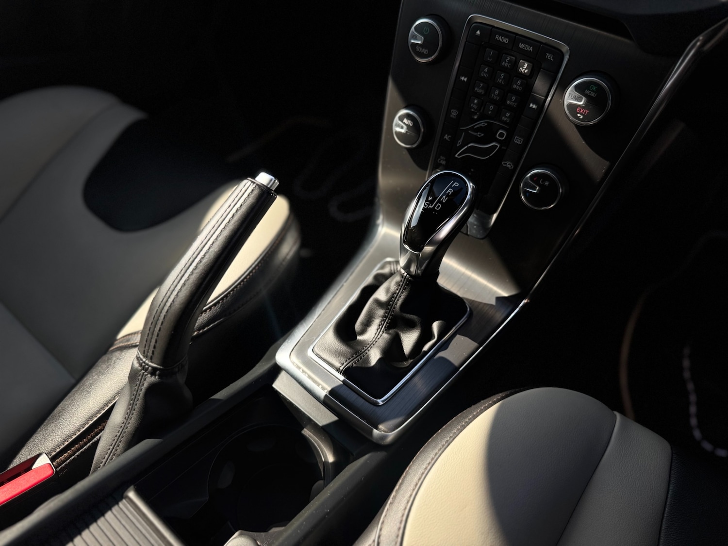 Used Volvo V40 2014 for sale - 78083843: Photo 35