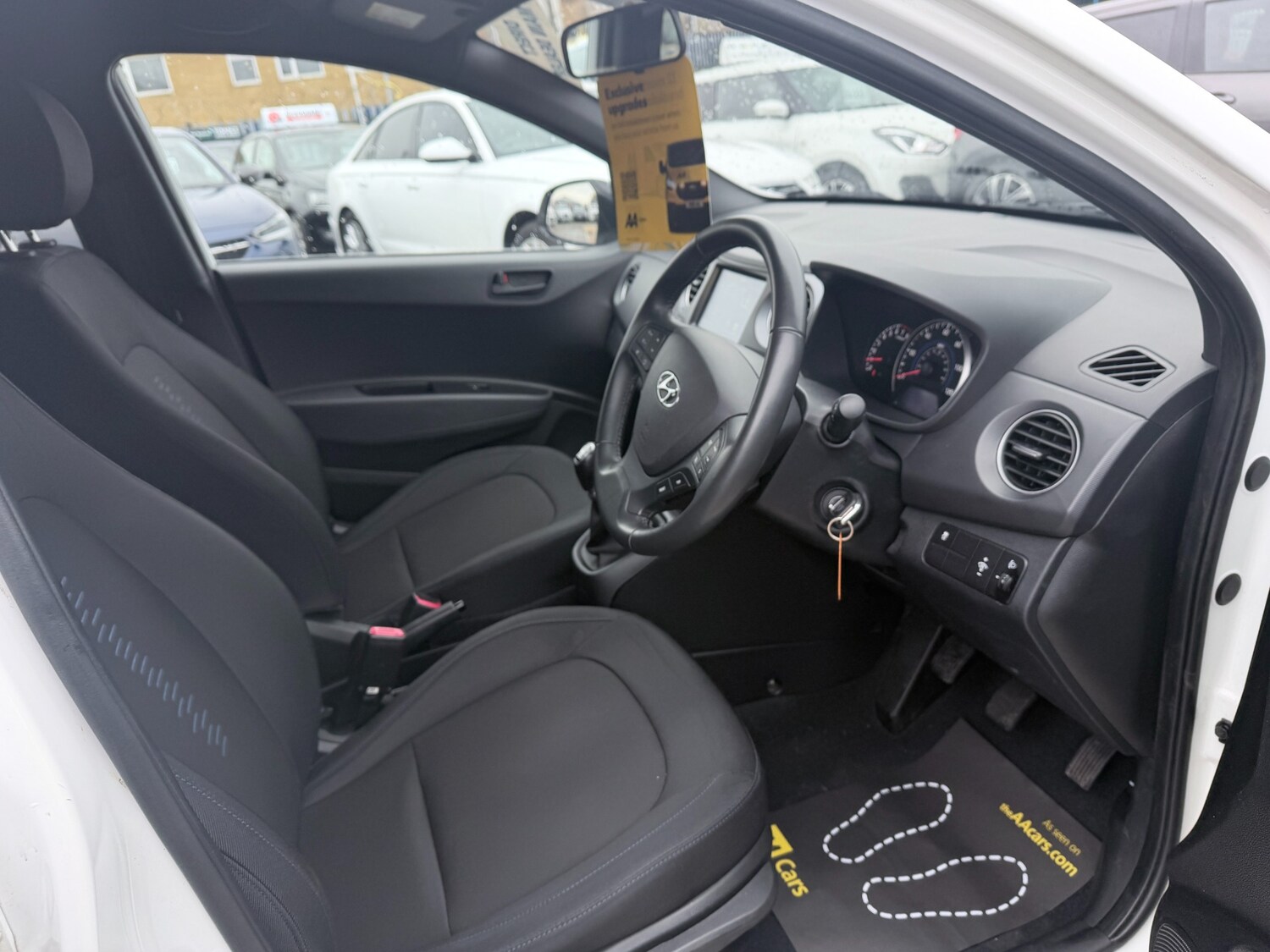 Used Hyundai i10 2018 for sale - 77618330: Photo 8