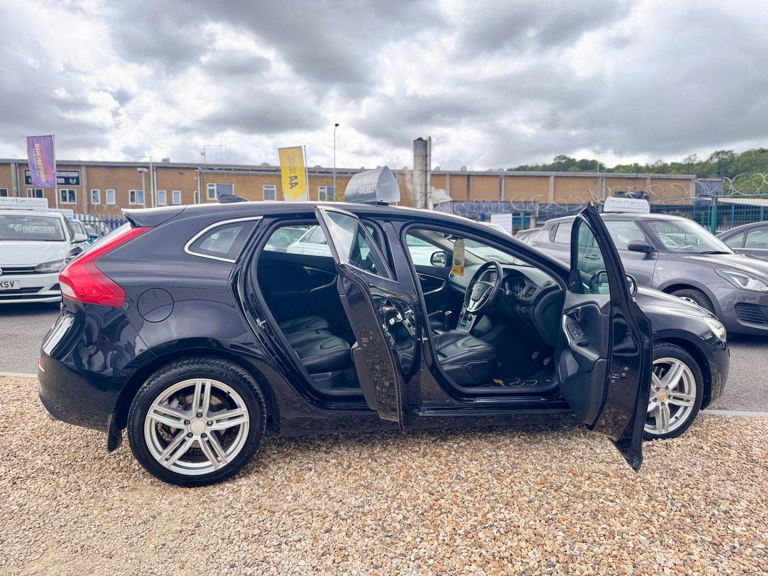 Used Volvo V40 2018 for sale - 76577538: Photo 44