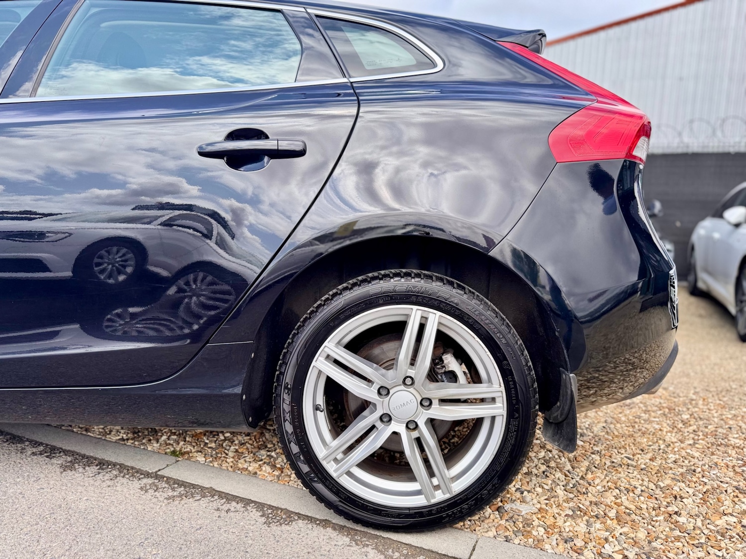 Used Volvo V40 2018 for sale - 76508632: Photo 23