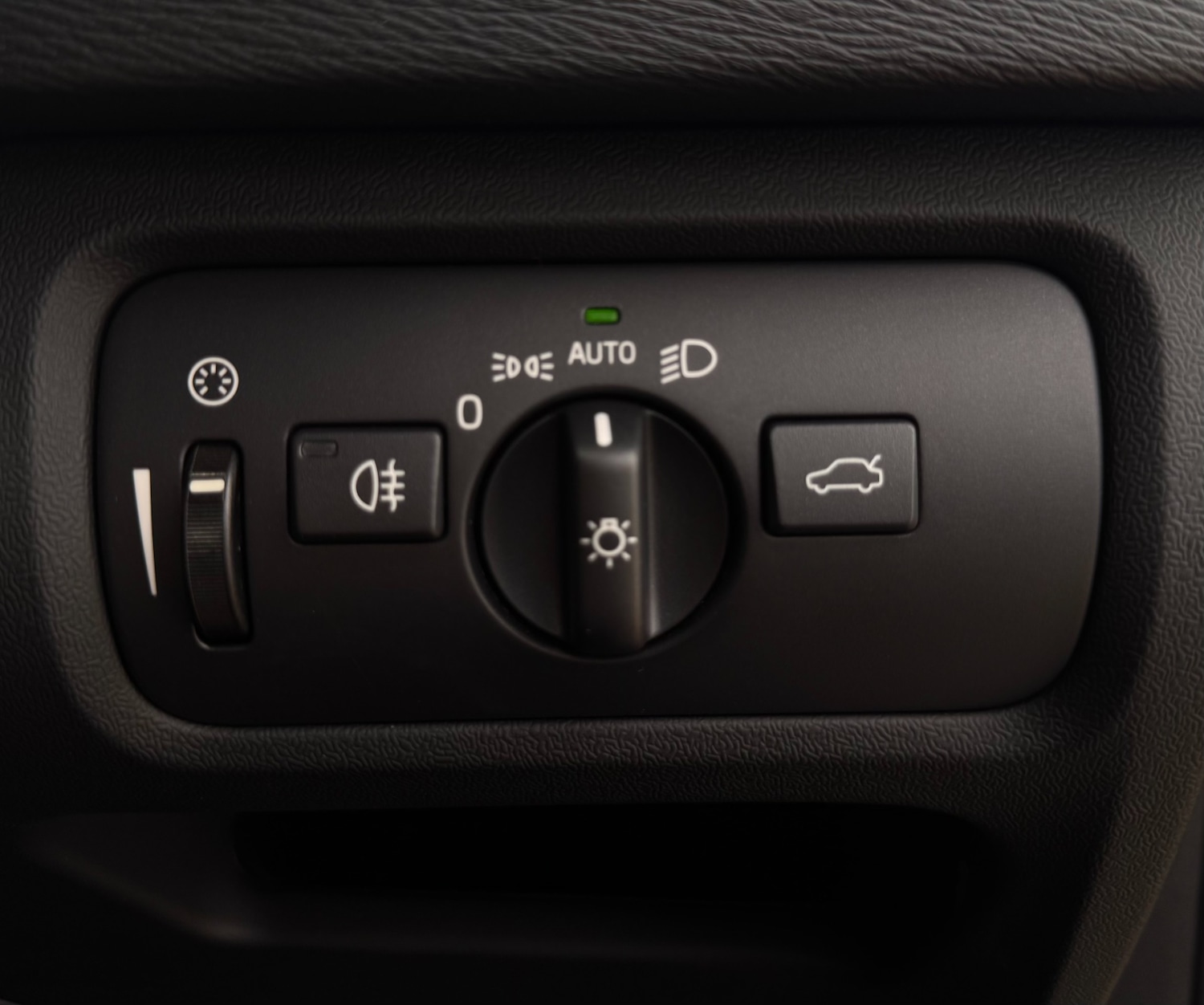 Used Volvo V40 2018 for sale - 76508632: Photo 27