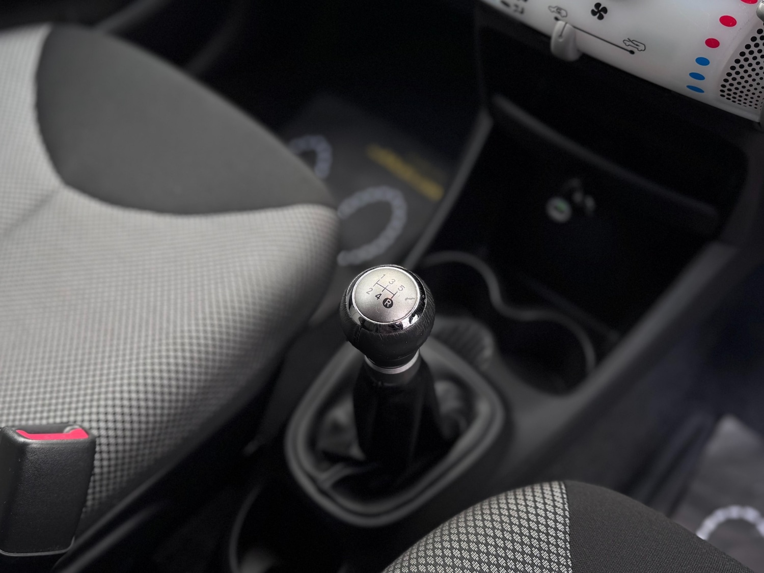 Used Toyota AYGO 2014 for sale - 77062126: Photo 21