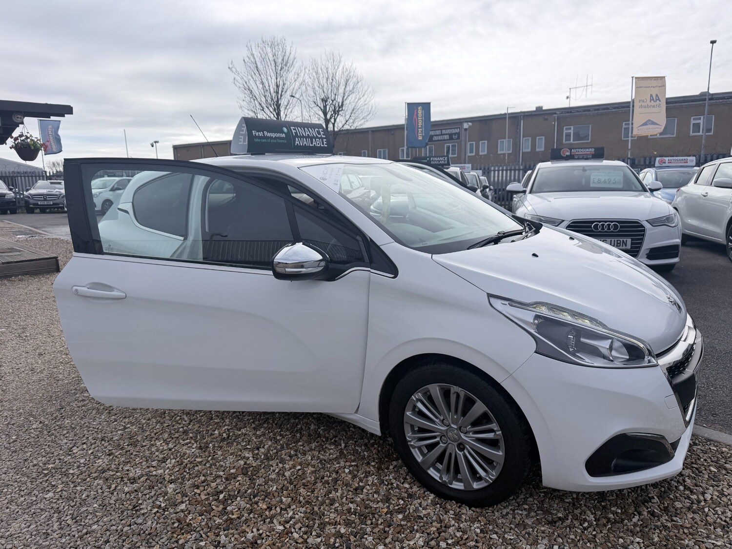 Used Peugeot 208 2016 for sale - 77729861: Photo 38