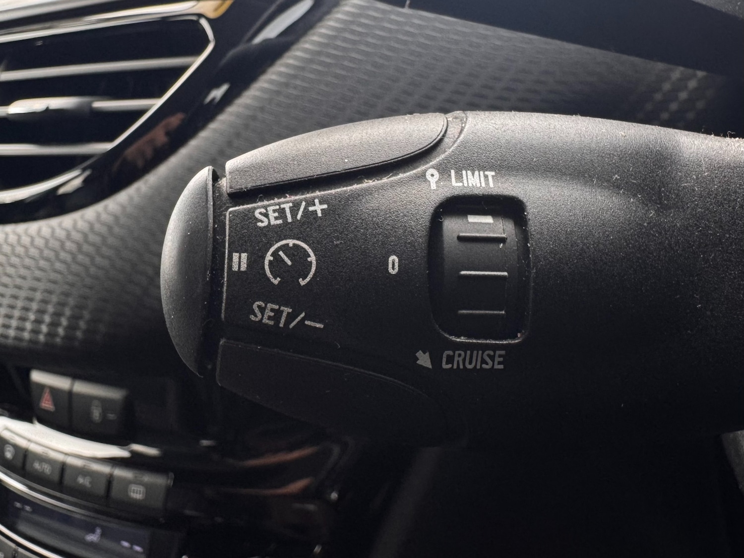 Used Peugeot 208 2015 for sale - 77168370: Photo 34