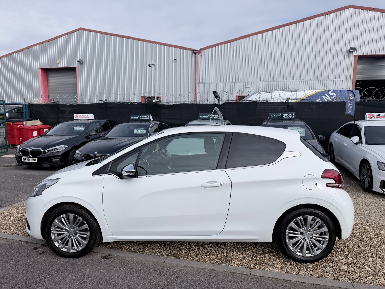 Used Peugeot 208 2016 for sale - 77947347: Photo 14